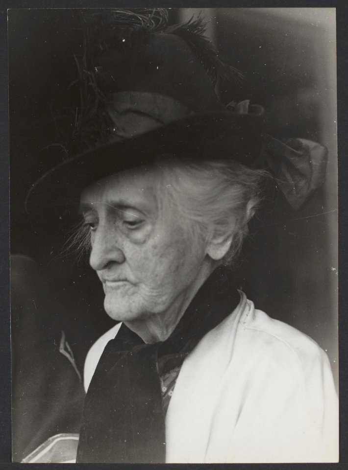 Interneringskamp Levantkade te Amsterdam. Deze vriendelijke ogende 83 jaar oude , Bestanddeelnr 31017 062