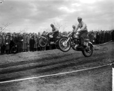 Internationale motorcross in Gemert (Noord-Brabant) vvna Huib Scaillet en Fr, Bestanddeelnr 910-1707