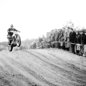 Internationale Motor- en terreinwedstrijden te Boekel. Negende J. Clynck (Nederl, Bestanddeelnr 934-5863