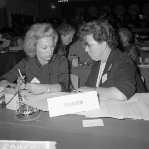 Internationaal Congres van Sociaal Democratische Vrouwen in Minervapaviljoen te , Bestanddeelnr 915-5009