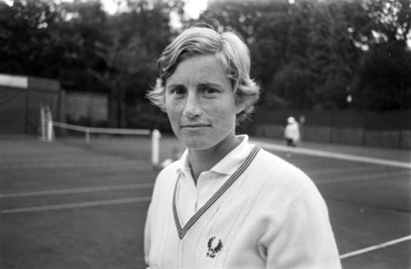 Internationale tenniskampioenschappen in Hilversum, nr 16 Trudy Walhof kop, Bestanddeelnr 924-7744