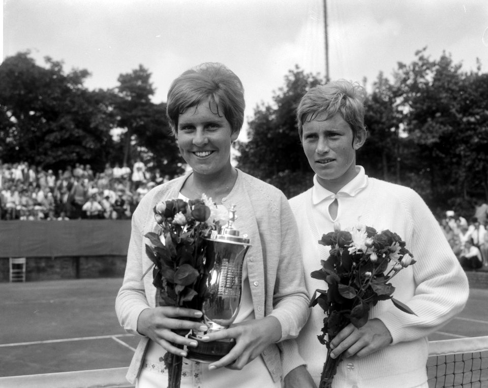 Internationale tenniskampioenschappen Hilversum, links Annette van Zijl en Trudy, Bestanddeelnr 919-3873