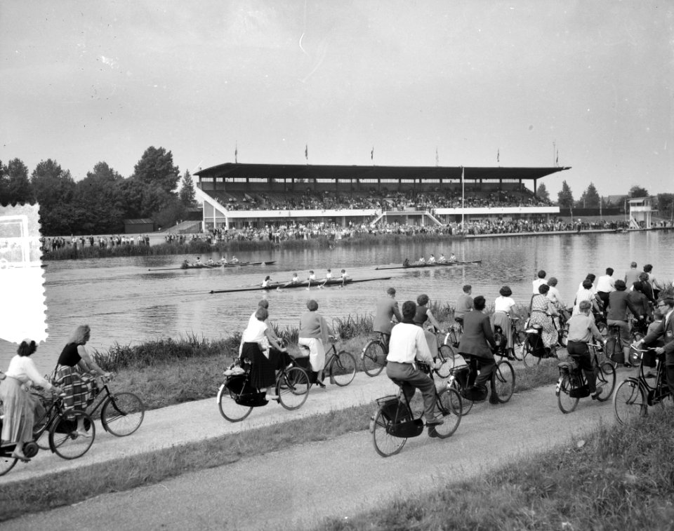 Internationale roeiwedstrijden Bosbaan. Finish jonge 8B, Bestanddeelnr 907-8145