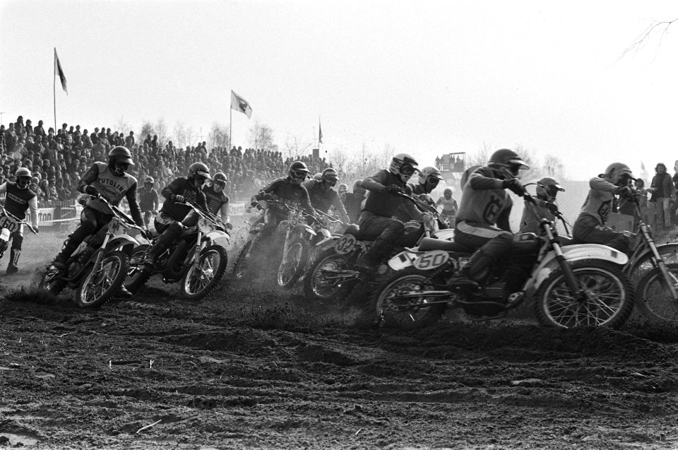 Internationale Motorcross in St. Anthonis start van de motocross, Bestanddeelnr 928-4647
