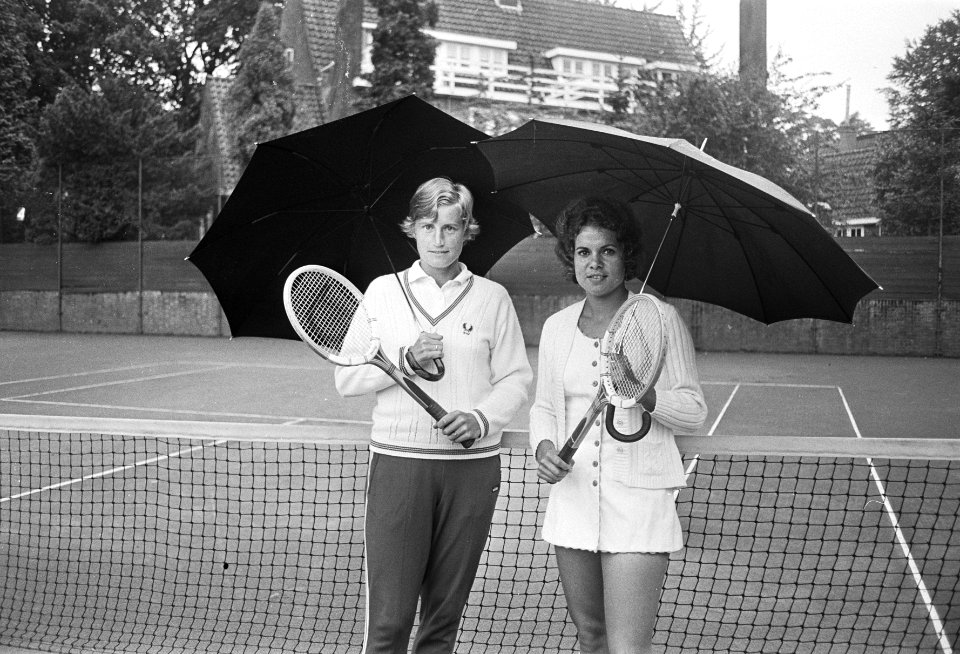 Internationale tenniskampioenschappen in Hilversum, Trudy Walhof en Evonne Goola, Bestanddeelnr 924-7741