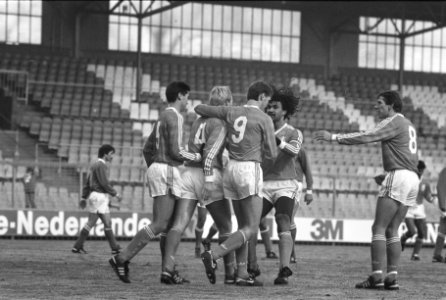 Interland Nederland tegen Cyprus 4-0, zonder publiek in Ajaxstadion vreugde na , Bestanddeelnr 934-1474