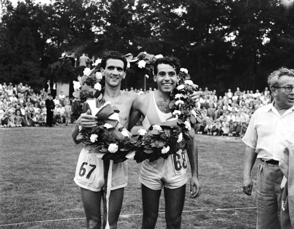 Internationaal Marathonrace Enschede, eerste Reinaldo Gorno (Argentinie) links, , Bestanddeelnr 907-2966