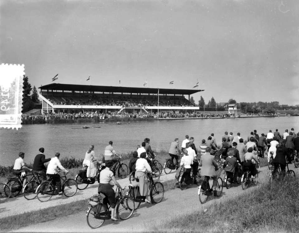 Internationale roeiwedstrijden Bosbaan. Finish jonge 8B, Bestanddeelnr 907-8149