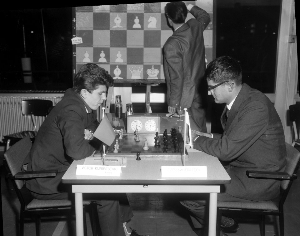 Internationaal Jeugd Schaaktoernooi te Groningen, Victor Kuprejtschik en Czeslaw, Bestanddeelnr 918-6105