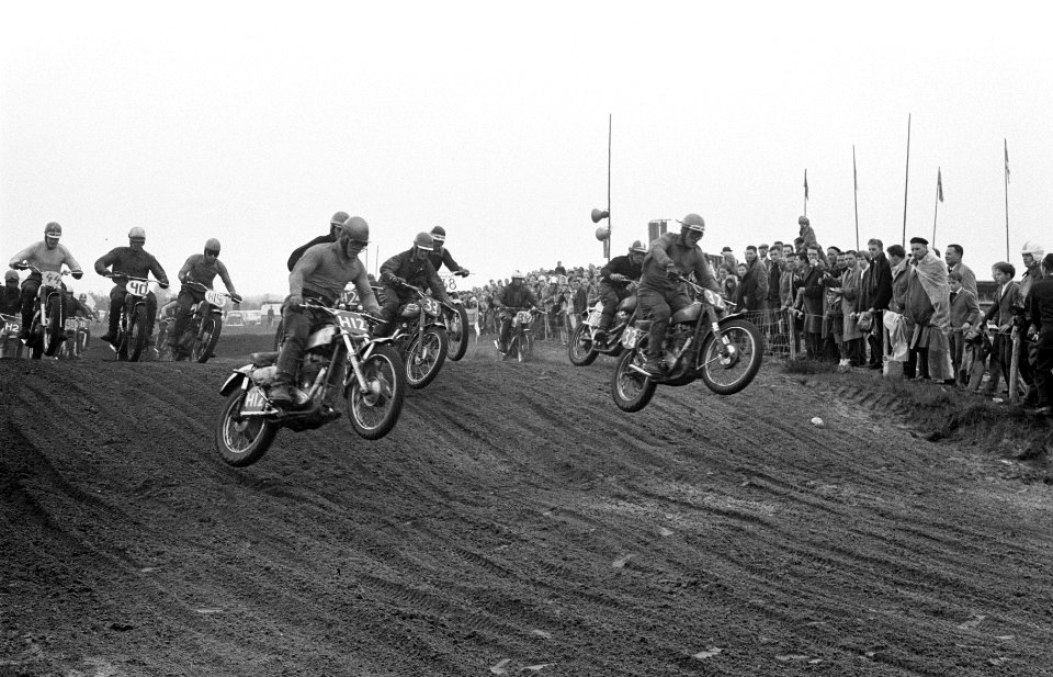 Internationale motorcros Schijndel (derde van links Broers Deikse ), Bestanddeelnr 913-9613