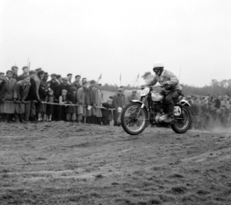 Internationale Motor- en terreinwedstrijden te Boekel Derde G Ward (Engels) op, Bestanddeelnr 907-6725