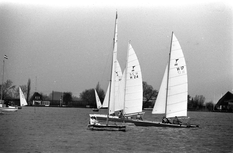 Internationale paasregatta in Loosdrecht, Tornados tijdens wedstrijd, Bestanddeelnr 926-3631