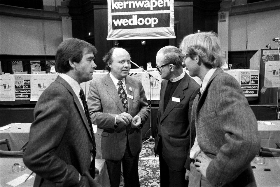 Internationaal forum in A'dam, Wat kunnen wij doen tegen de kernwapenwedloop, , Bestanddeelnr 931-1631