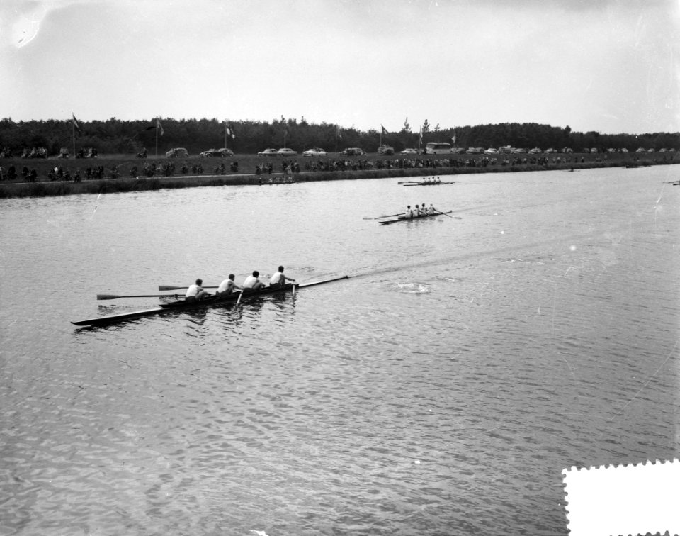 Internationale roeiwedstrijden Bosbaan. Finish jonge 8B, Bestanddeelnr 907-8152