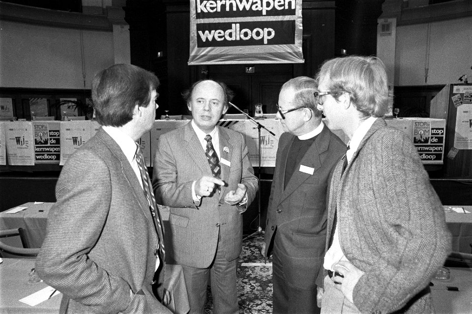Internationaal forum in A'dam, Wat kunnen wij doen tegen de kernwapenwedloop, , Bestanddeelnr 931-1630