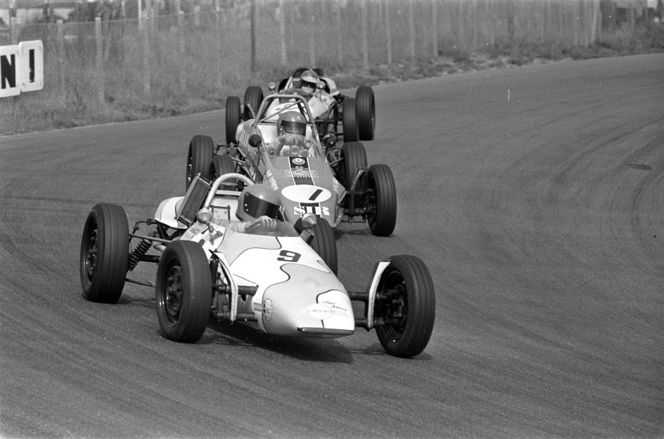Internationale Formule Vee 1300-race op circuit van Zandvoort, in aktie op kop J, Bestanddeelnr 925-7912