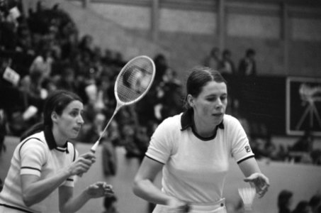 Internationale kampioenschappen badminton in Beverwijk damesdubbel Marjan Lues, Bestanddeelnr 928-4154