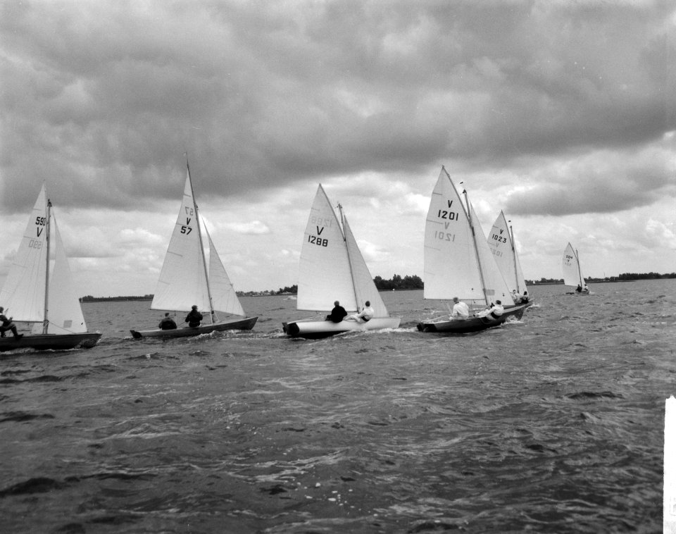 Internationale Holland Week I begonnen, de Vrijheidsklasse op de Loosdrechtse pl, Bestanddeelnr 918-0237