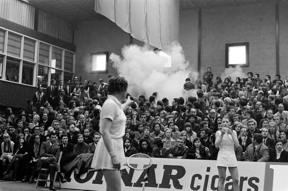 Internationale badmintonwedstrijden in Duinwijckhal Haarlem Mejuffrouw Whetnall , Bestanddeelnr 923-2554