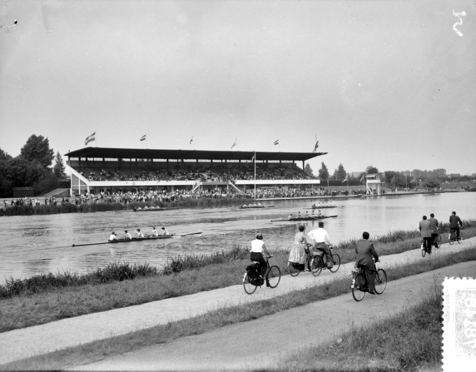 Internationale roeiwedstrijden Bosbaan. Finish jonge 8B, Bestanddeelnr 907-8148