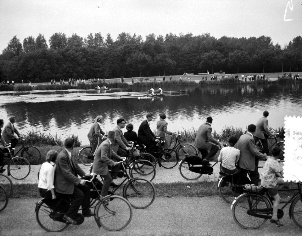 Internationale roeiwedstrijden Bosbaan. Finish jonge 8B, Bestanddeelnr 907-8144