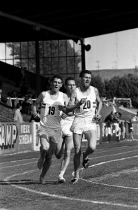 Internationale atletiekwedstrijden Benelux tegen Engeland Gent, nr 6 J M Hoga, Bestanddeelnr 916-5199