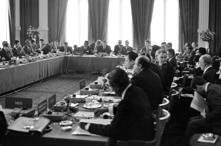 Internationale Conferentie Ontwikkelingshulp in Amstel Hotel . Overzichten, Bestanddeelnr 920-8703