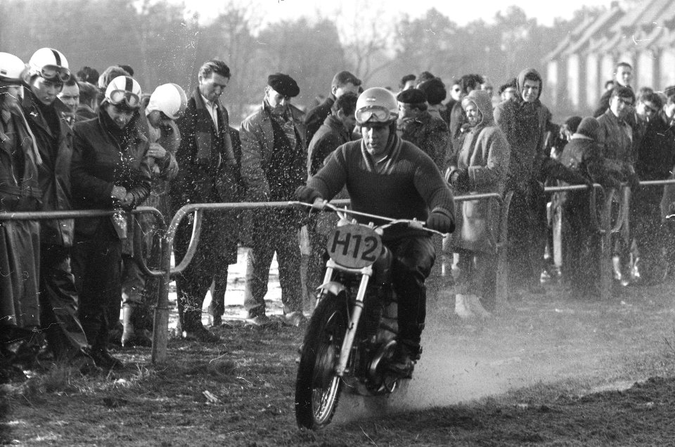 Internationale motorterreinwedstrijden tussen Belgie en Nederland te Gemert (NB), Bestanddeelnr 914-8865