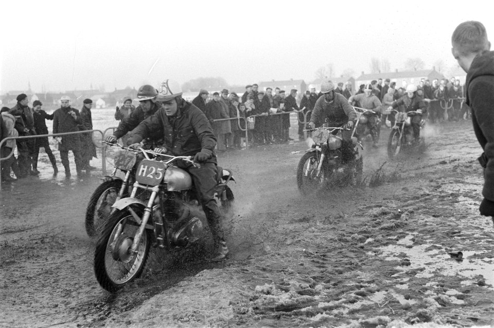 Internationale motorterreinwedstrijden tussen Belgie en Nederland te Gemert (NB), Bestanddeelnr 914-8866