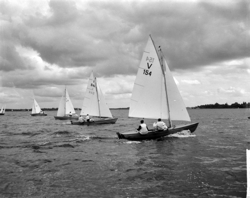 Internationale Holland Week I begonnen, de Vrijheidsklasse op de Loosdrechtse pl, Bestanddeelnr 918-0239