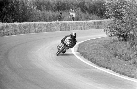 Internationale motorraces in Sloten nr. 16 D. van de Wisse (76, winnaar 50cc) e, Bestanddeelnr 927-3683