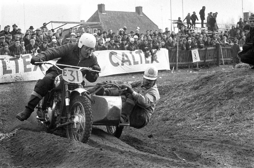 Internationale motorcrosswedstrijden in Sint Antons bij zijspannen de Engelsman , Bestanddeelnr 916-1772