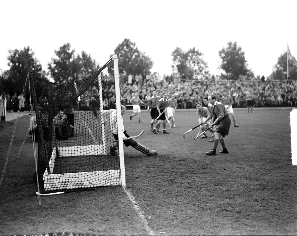 Internationale hockeytoernooi te Amstelveen. Nederland tegen Engeland 4-1, Bestanddeelnr 903-0559