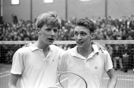 Internationale Badmintonkampioenschappen te Haarlem Nr 15, 16 de dames Flindt,, Bestanddeelnr 914-8060
