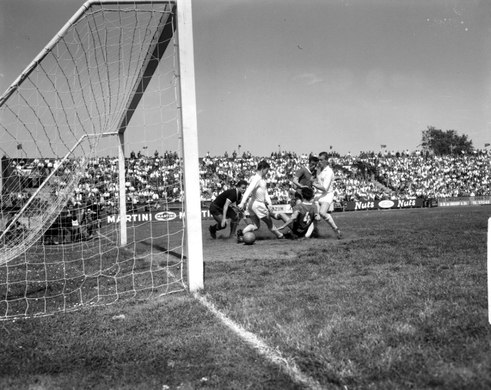 Intertoto Ajax tegen Kaiserslautern 6-0 Schmar, Prins, Schneider en Pietersen, Bestanddeelnr 914-0338
