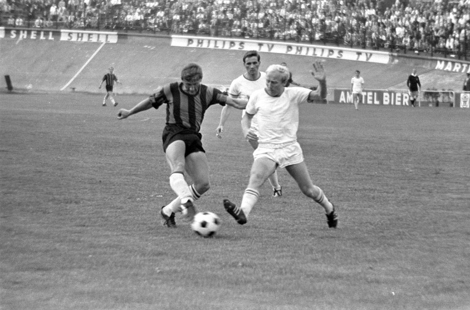 Intertoto, DWS tegen Strasbourg 4-1, Frans Geurtsen op weg naar tweede doelpunt, Bestanddeelnr 919-2563