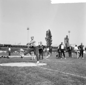 Internationale atletiekwedstrijden, Cees Koch (discuswerpen) in actie, Bestanddeelnr 916-4944