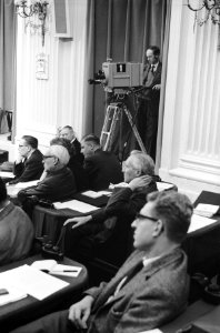 Interpellatie in de Tweede Kamer over televisie- en radiosalarissen TV-camera i, Bestanddeelnr 913-2354