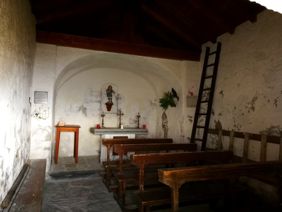 Interno Chiesetta di San Sfirio
