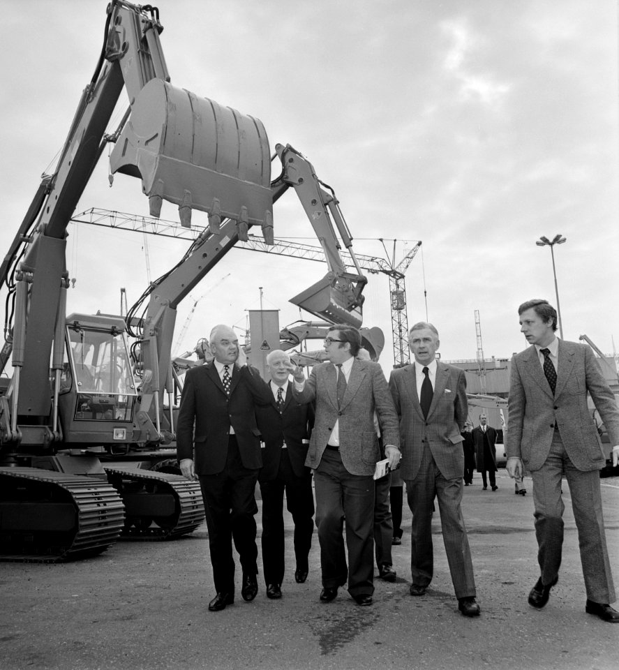 Internationale Bouwbeurs in Utrecht, minister Gruyters op de beurs, Bestanddeelnr 927-0765