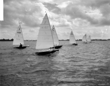 Internationale Holland Week I begonnen, De Soloklasse op de Loosdrechtse plassen, Bestanddeelnr 918-0241