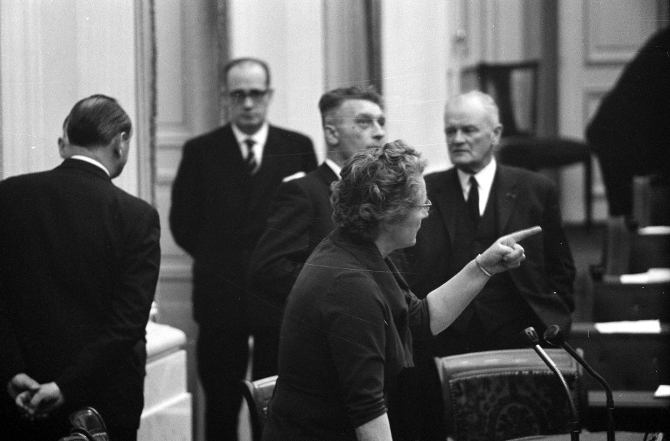 Interpellatie loonpolitiek Tweede Kamer, Bestanddeelnr 913-6340