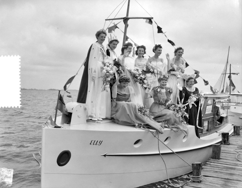 Intocht Zeilkoningin Sneek mej. B. van Wieren, Bestanddeelnr 907-7815