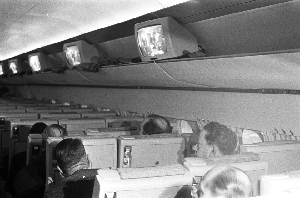 Intervision in DC8 van de KLM, hier tijdens demonstratie Schiphol, Bestanddeelnr 917-1713