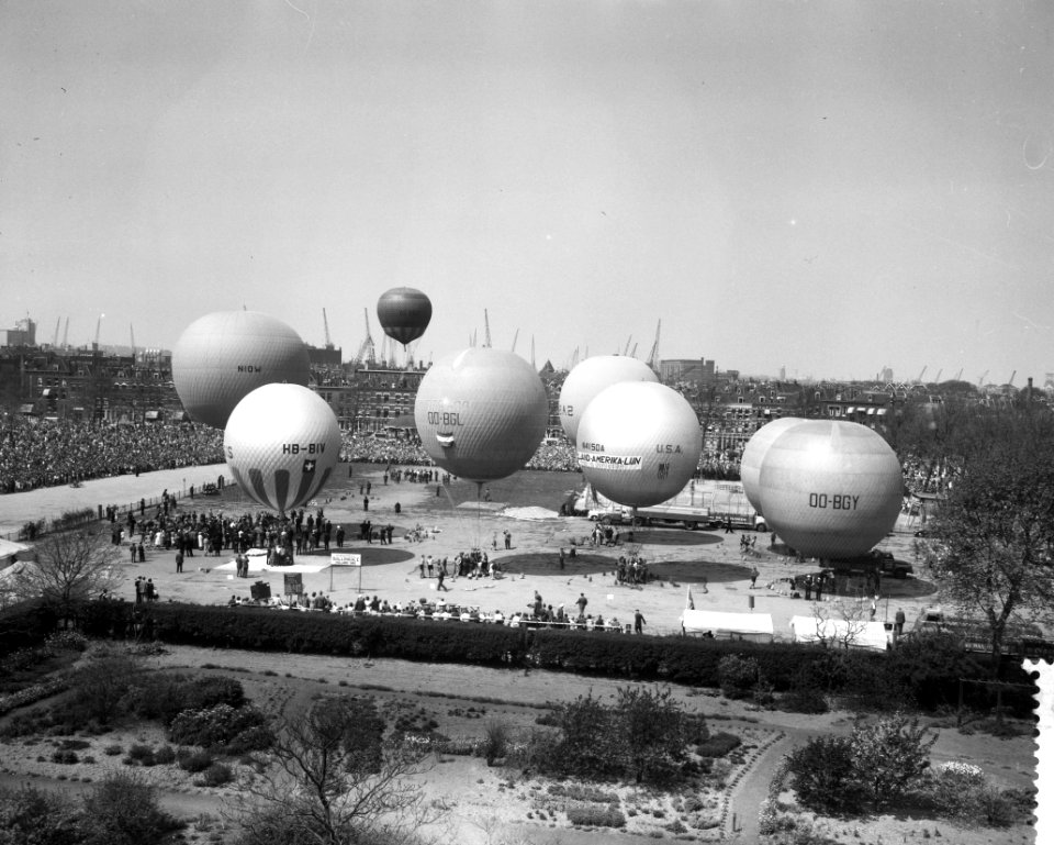 Internationale ballonopstijging tgv de viering van bevrijdingsdag te Rotterda, Bestanddeelnr 911-2166