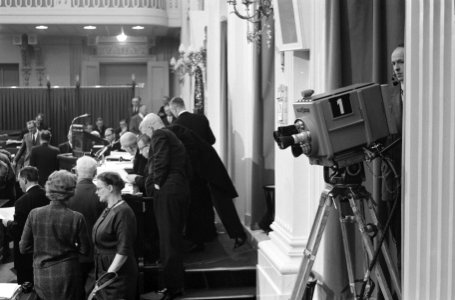 Interpellatie in de Tweede Kamer over televisie- en radiosalarissen TV-camera i, Bestanddeelnr 913-2353