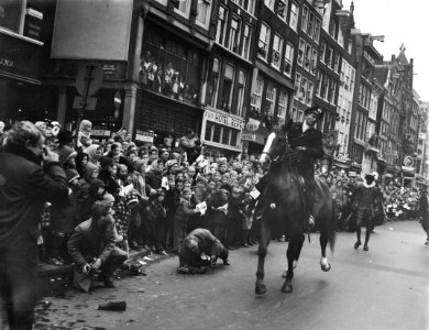 Intocht van Sint Nicolaas te Amsterdam, politionele actie tegen journalisten, Bestanddeelnr 909-9910