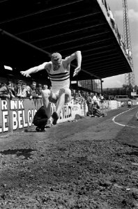 Internationale atletiekwedstrijden Benelux tegen Engeland Gent, Henk Evers in ac, Bestanddeelnr 916-5197