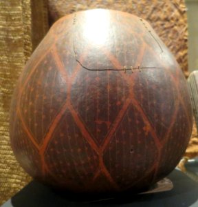 Ipu pawehe, gourd container, Bernice Pauahi Bishop Museum D.00098