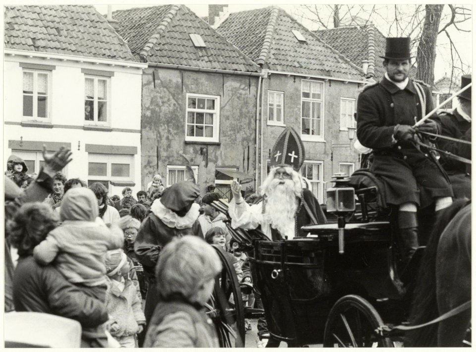 Intocht van Sint Nicolaas op de Taanplaats in Spaarndam., NL-HlmNHA 54006823